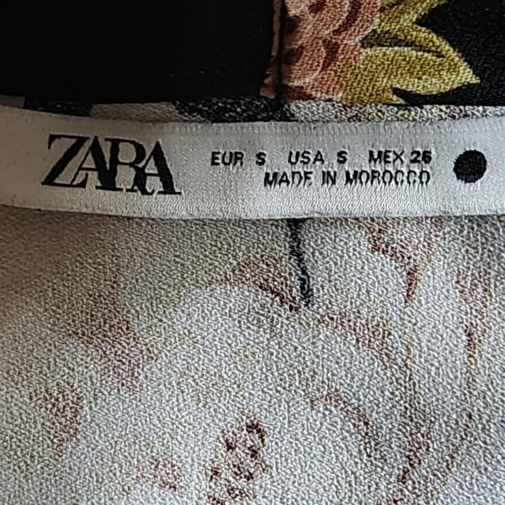 Zara Floral Black Long Puffed, Button Sleeved, Deep V, Crop Top Size Small - Picture 7 of 15